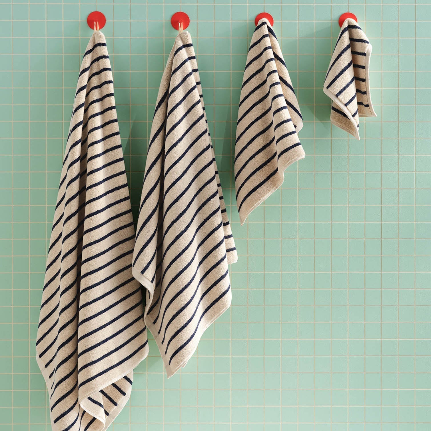 Super-Plush Set of 4 Bath Towel Bundle J5