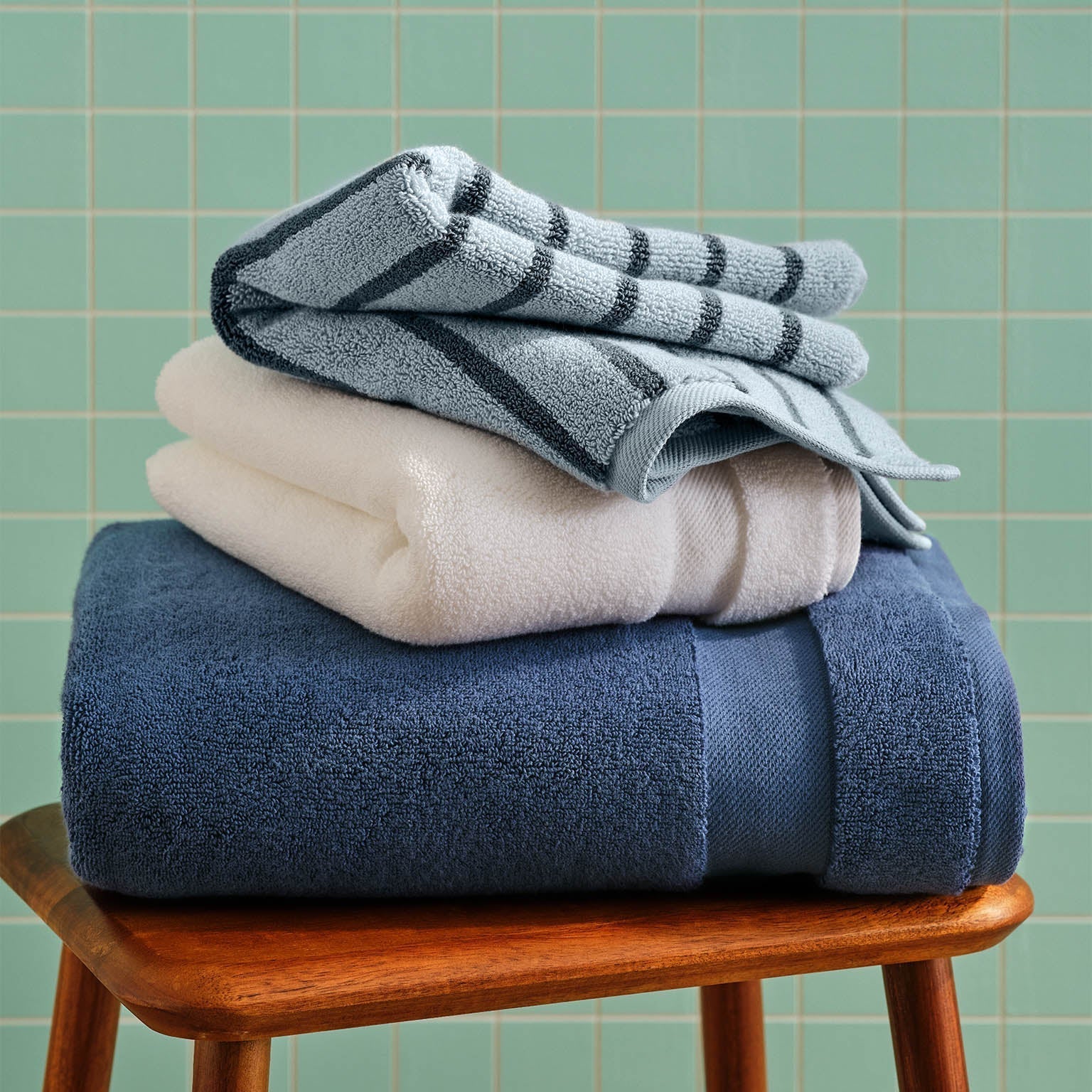 Super-Plush Set of 4 Bath Towel Bundle J5